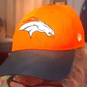 NFL 39 thirty DENVER Broncos hat orange with 🐎 horse